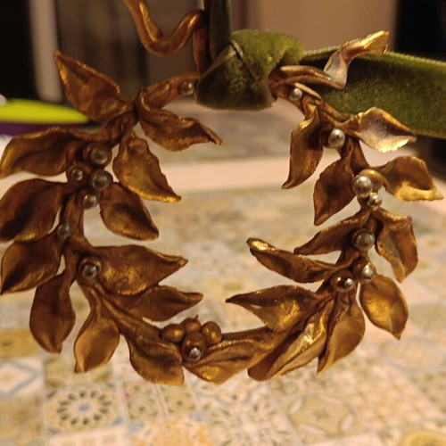 Decorative laurel wreath metal, like new