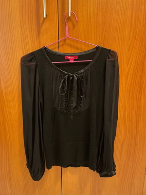 Monsoon blouse black with 50% wool and silk like new