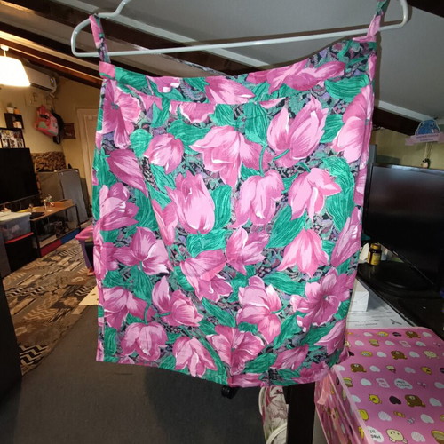 Mini skirt Lilly Pulitzer like new, floral green and pink