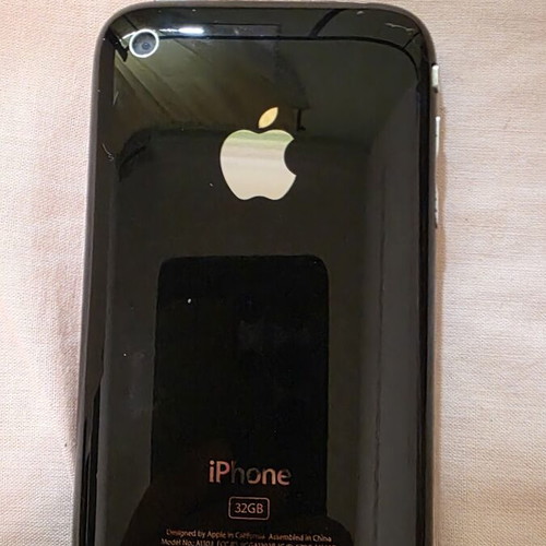 iPhone 3GS 32GB like new with Speck case