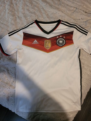 Adidas Γερμανία ποδοσφαιρική φανέλα Παγκοσμίου Κυπέλλου με έμβλημα πρωταθλήτριας