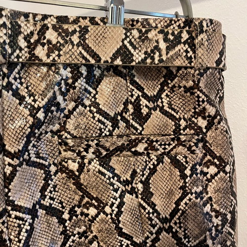 Snake print shorts new with tags Bershka brown XL