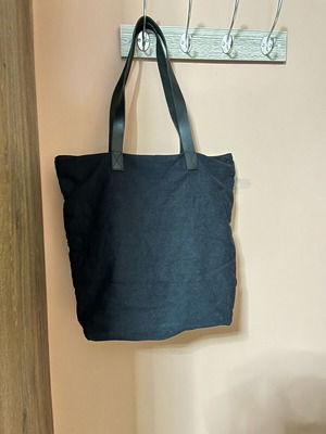 Fullah Sugah beach bag used with zipper and large capacity