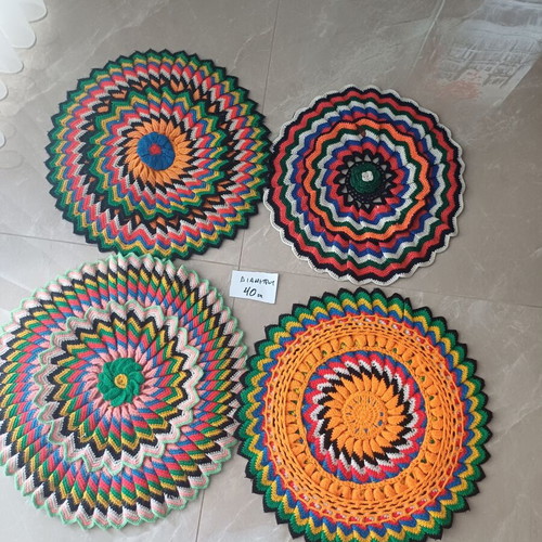 Pillows like new, set of 4, diameter 40cm