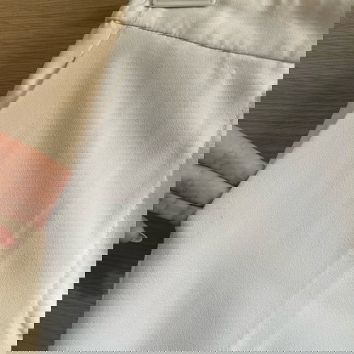 Zara λευκό παντελόνι σαν καινούργιο με ιδιαίτερο τελείωμα στα μπατζάκια