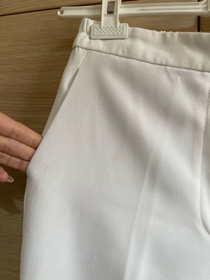 Zara λευκό παντελόνι σαν καινούργιο με ιδιαίτερο τελείωμα στα μπατζάκια