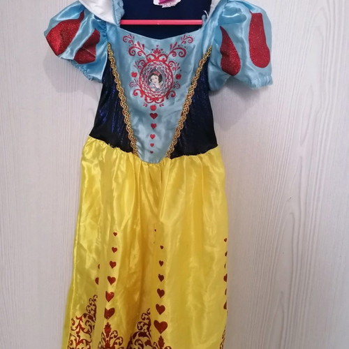 Snow White costume used, for ages 4-6