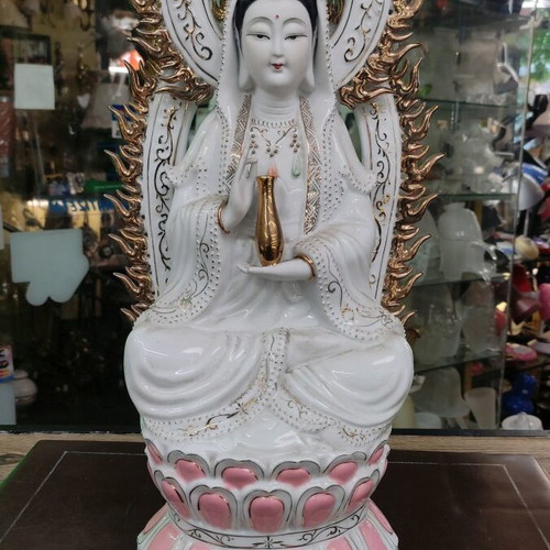 Guanyin statue like new, height 50cm
