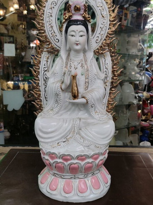 Guanyin statue like new, height 50cm
