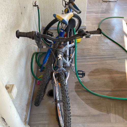 Bicycles used, pack of 2, city type with disc brakes and gears