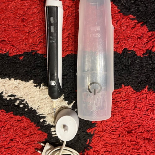 Electric toothbrush used in very good condition