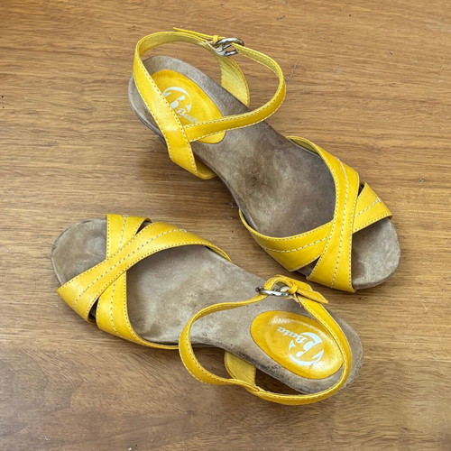 Leather sandals used size 40 yellow with 9cm wooden heel