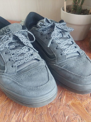 Vans Hylane Suede Grey sneakers, EU 43