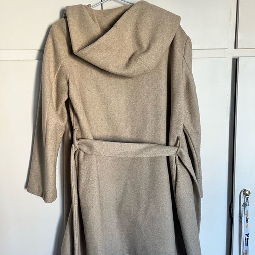 Μπεζ παλτό Zara σε small σαν καινούργιο με ζωνάκι