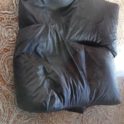 Pouf sofa like new, leather with zipper filling