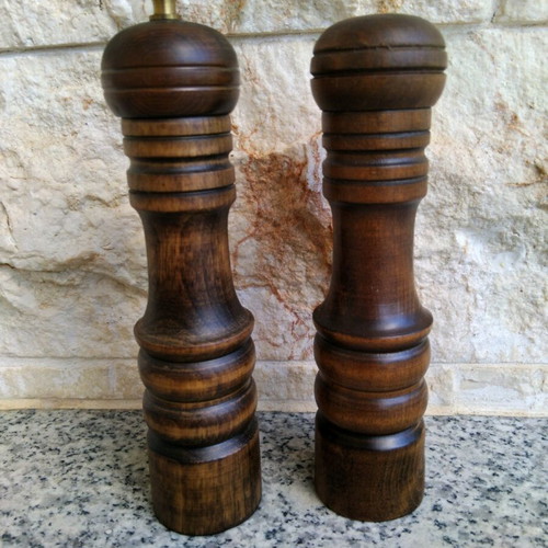 Vintage wooden salt and pepper set, 18 cm height, new
