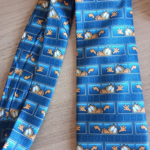 GARFIELD TIE****WAREHOUSE CLEARANCE***WHOEVER GETS THERE FIRST!