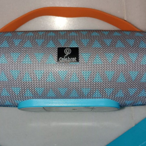 Celebrat SP-6 Portable Speaker like new