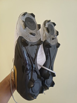 Nike Phantom football boots like new, size 42.5, black and white