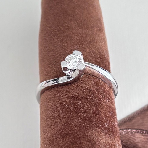 Solitaire ring white gold k18 with diamond like new