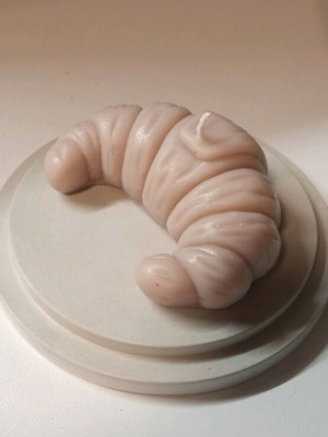 Croissant scented candle like new with black vanilla and emberwood aroma