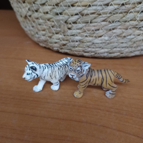 Figures set of 2 like new