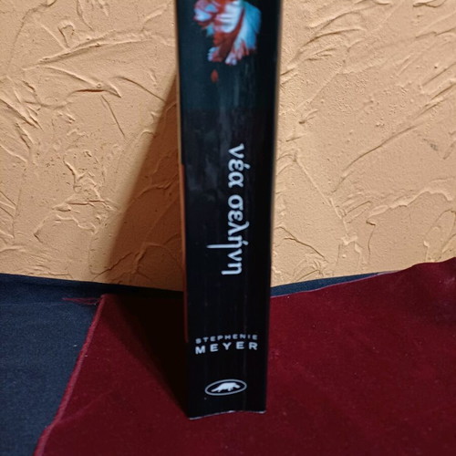 Book New Moon by Stephenie Meyer like new