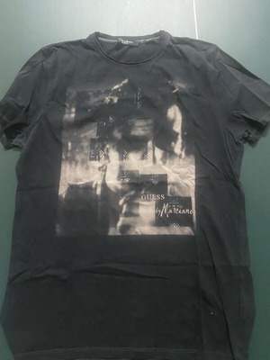 Guess slim fit men's t-shirt used, size medium, black