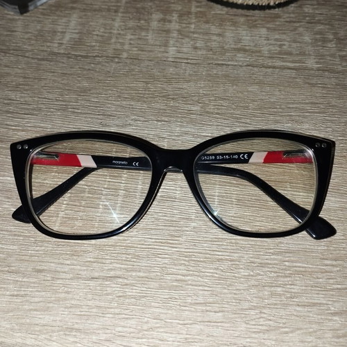 Eyeglasses like new, black and red color