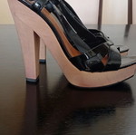 Schutz sandals new with wooden heel and patent leather size 40