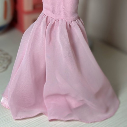 Barbie Pink Hope L6732 like new collectible doll with pink dress