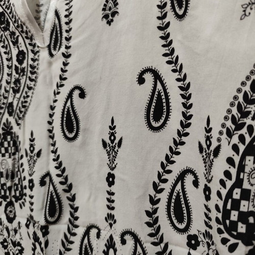 Caftan white with black pattern like new, sizes M L