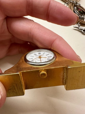 Miniature Broadway quart tabletop clock used