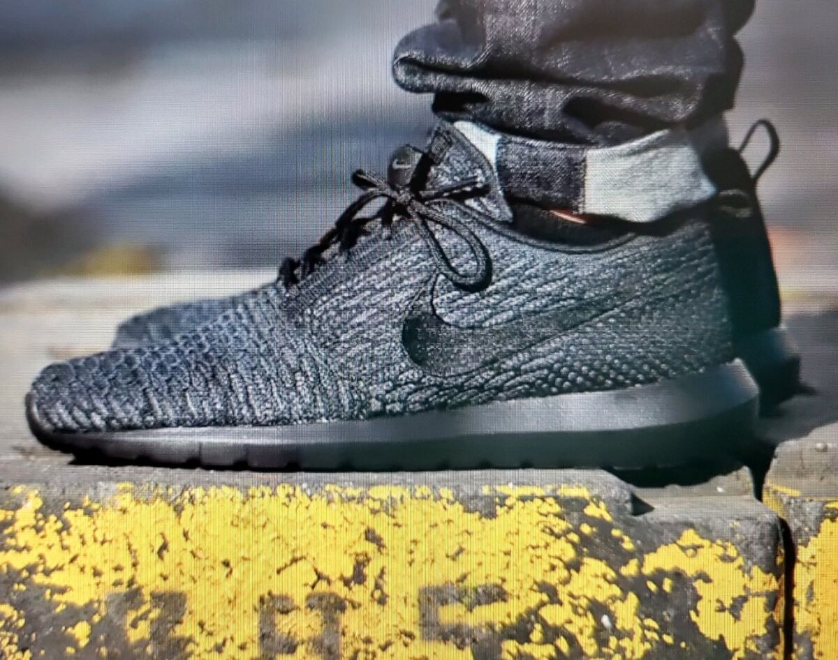 Nike Flyknit x Roshe Run Triple Black. 180 00 Vendora