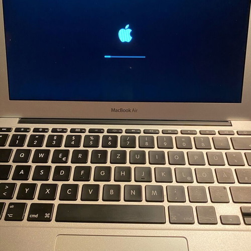 MacBook Air 11’’ mid 2013 like new with case