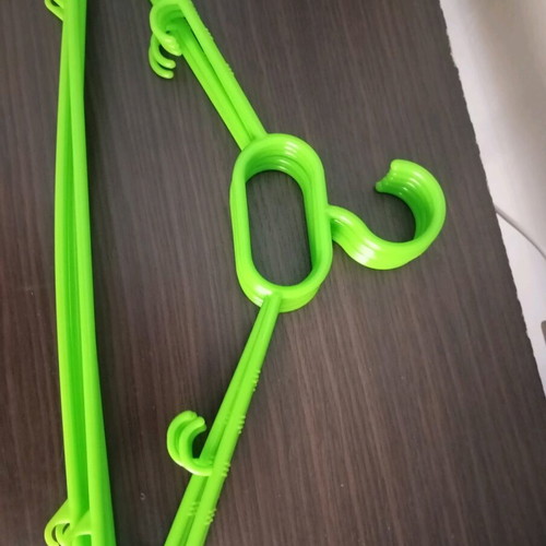Plastic hangers like new, pack of 5, green color