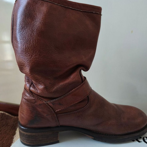 Women's brown cognac leather boots like new, size 39