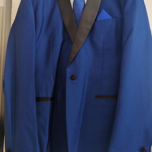 Bertolucci Milano men's suit new, size 58 with vest, shirt, tie and pocket square