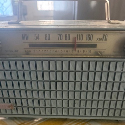 Crown Portable Transistor Radio Model 518 like new, MW band