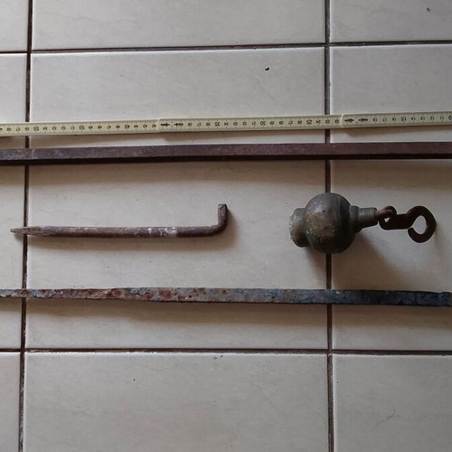 Wrought iron braces and balance used, set of 4 antique items 1750-1850
