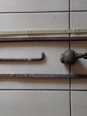 Wrought iron braces and balance used, set of 4 antique items 1750-1850
