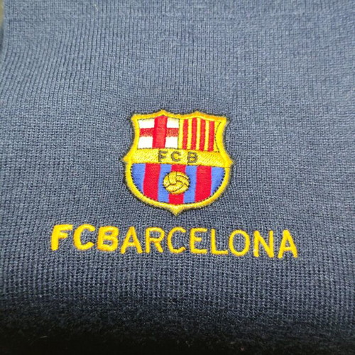 Barcelona scarf like new, elegant and discreet