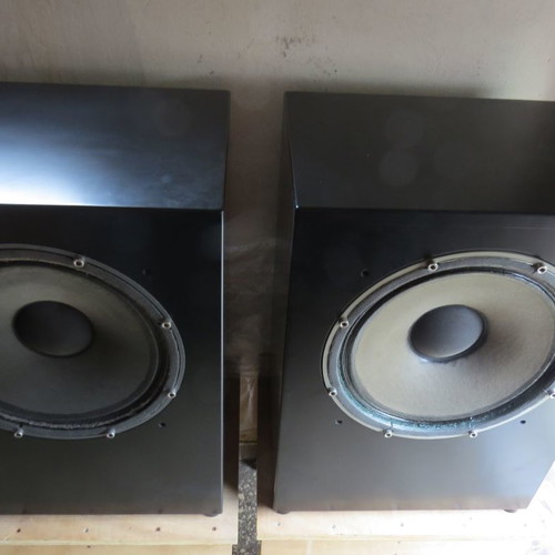 Tannoy Red Monitor 15'' speakers used, black bass reflex cabinet