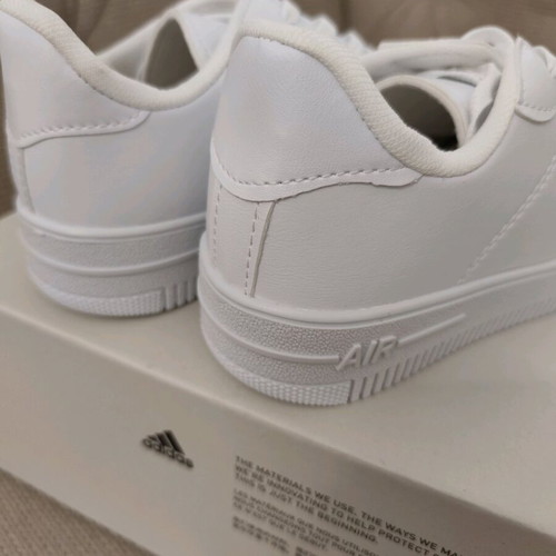 White casual sneakers new, size 37