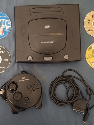 Κονσόλα Sega Saturn σαν καινούργια με 4 παιχνίδια και αναλογικό μοχλό