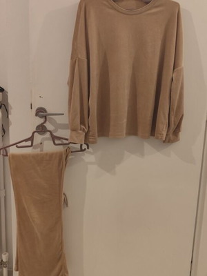 Velour tracksuit set nude like new, one size