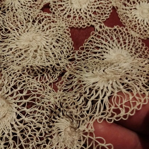 Handmade rhombus-shaped doily set like new