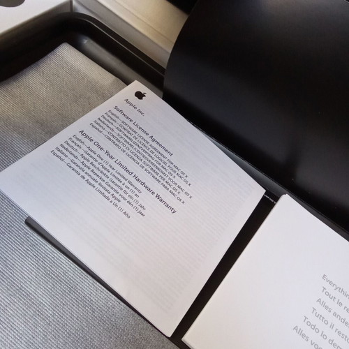 MacBook Pro 15 inch Apple manual documents pack used
