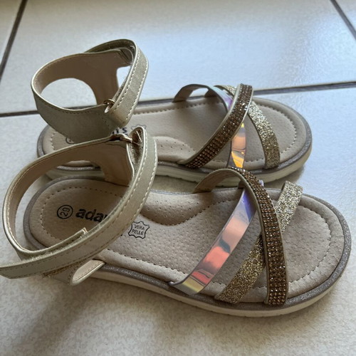 Adam's Shoes Girl's Gold Sandals Size 29 Like New