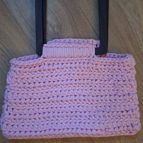 Handmade women's knitted handbag pink
